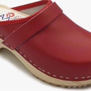 NWT World of Clogs Swedish clogs. Red. Size 8.5 Euro size 39.